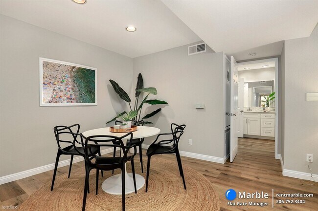 Building Photo - 2 br, 2 bath Condo - 435 E Tamarack Ave Un...