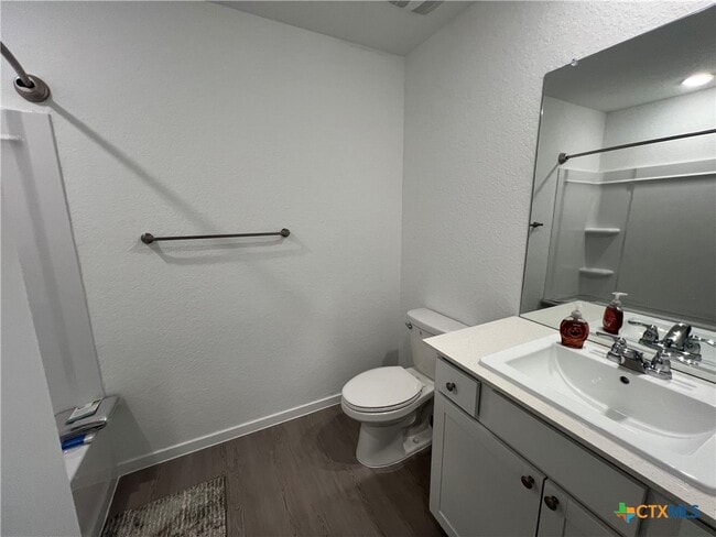 Building Photo - 534 Chevre Rd