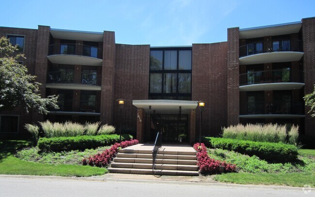 Building Photo - 1615 E Central Rd