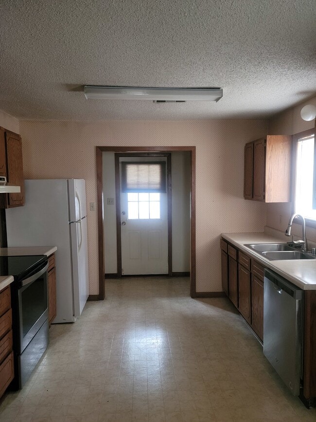 Building Photo - Charming 2 Bedroom Duplex in Jonesboro - Perfect for Comfortable Living
