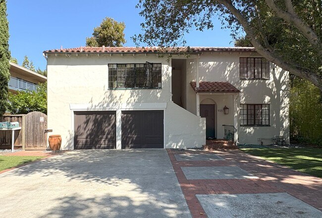 Foto del edificio - Newly Updated Second-Floor Studio in Palo Alto!