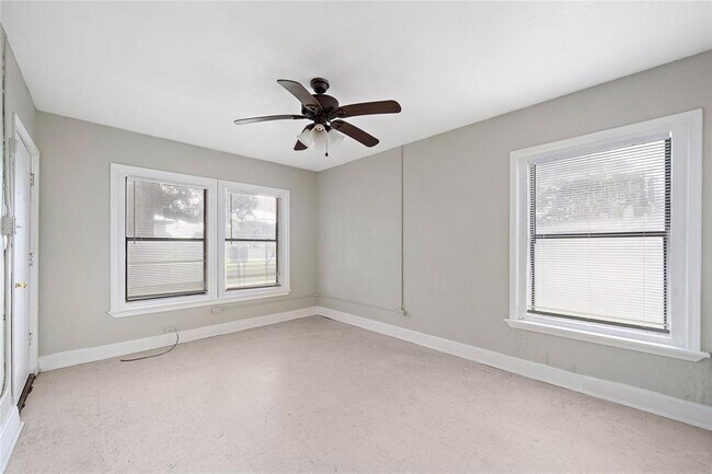 Foto del edificio - 834 3rd Ave N