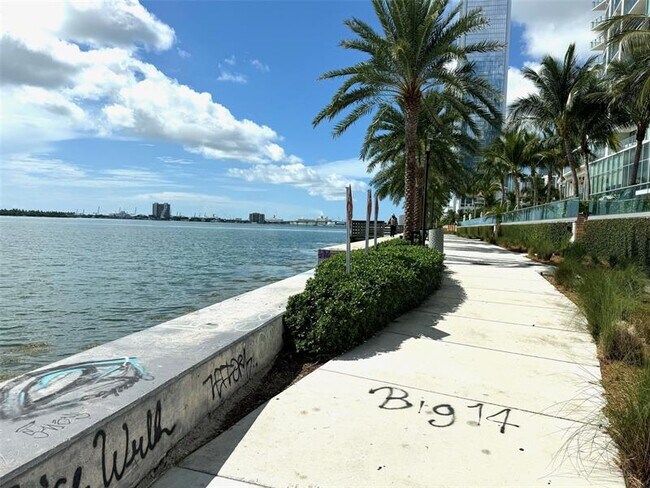 Foto del edificio - 480 NE 30th St