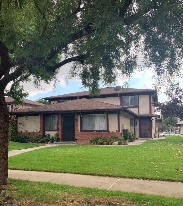 Primary Photo - 1148 W Calle De La Luna
