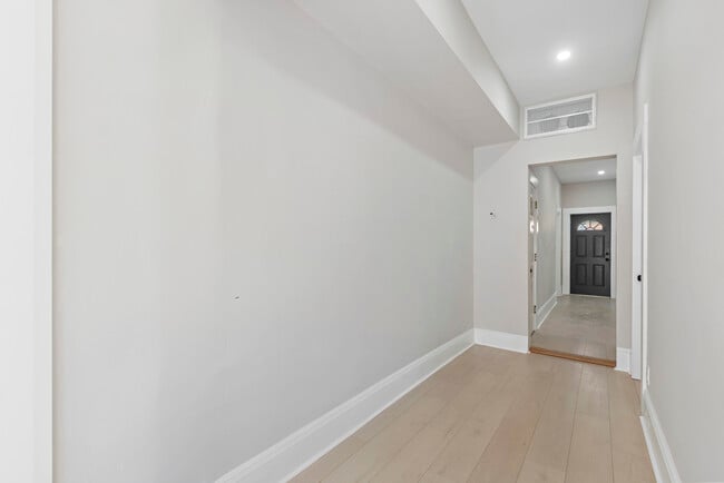 Building Photo - 253 Halladay St