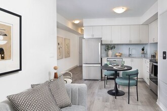 Building Photo - Parkside Square