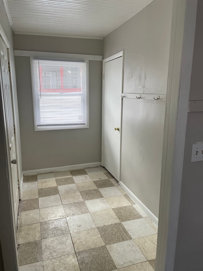 Building Photo - 33 Harvard St