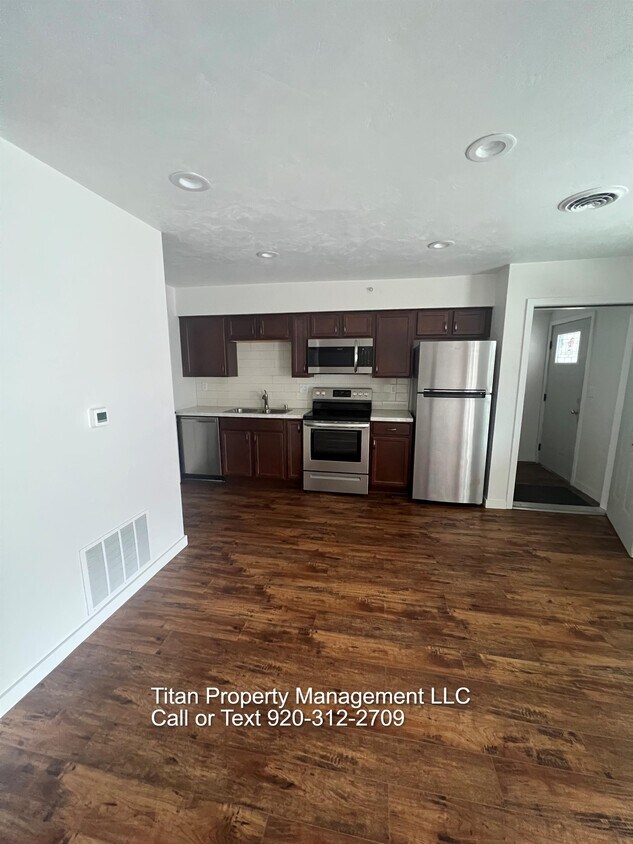 1155 Racine Rd Unit 3, Menasha, WI 54952 Room for Rent in Menasha, WI