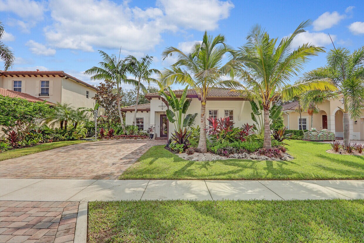 Primary Photo - 151 Rudder Cay Way