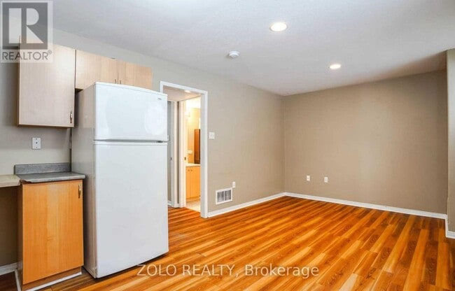 Building Photo - 35 Forest Dale Dr