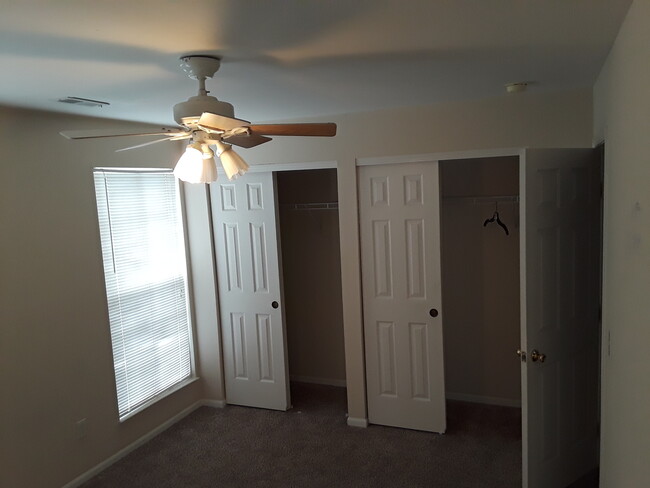 Bedroom #2 / closets - 2361 Hotchkiss St