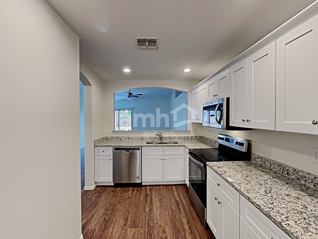 Foto del edificio - 2717 E Dust Devil Dr