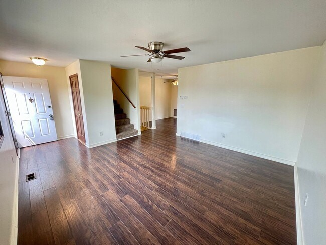 Foto del edificio - 4 Bed, 2 Bath Loveland, CO Home- Fenced Backyard, A/C, & 2 Car Garage!