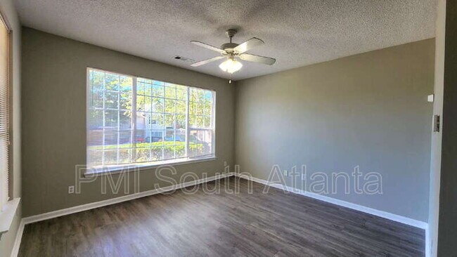 Foto del edificio - 1455 Riverrock Ct