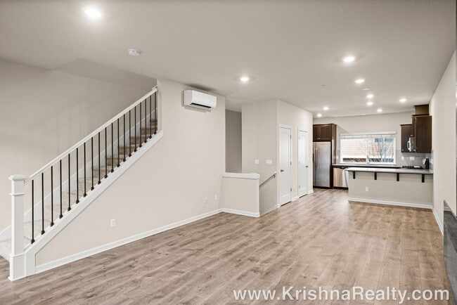 Building Photo - Lovely 2 BR* 2.5 BA Townhome in Hillsboro, Minutes from Orenco Station! **Excellent Location!**