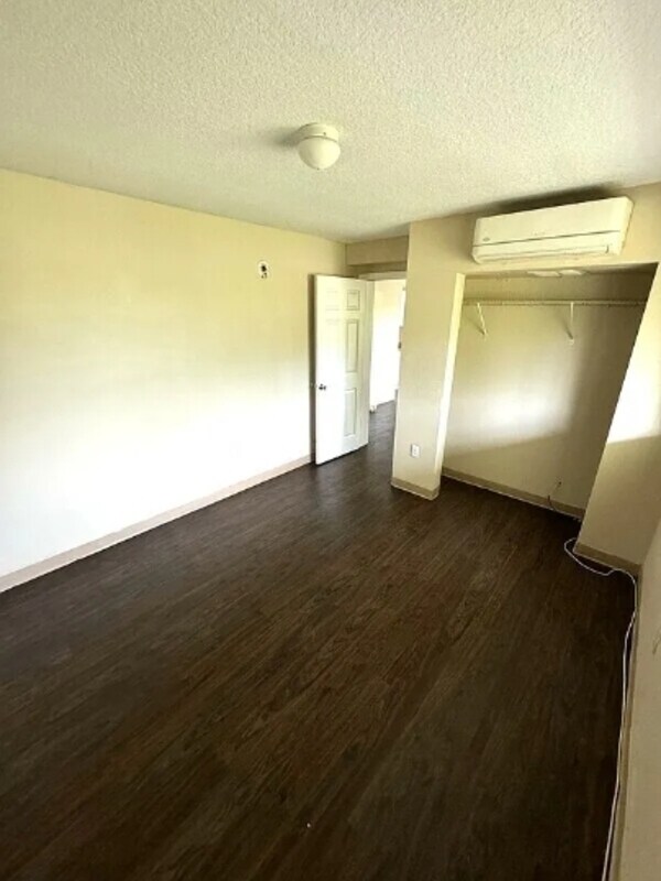Foto del edificio - 3007 C.R. Smith St