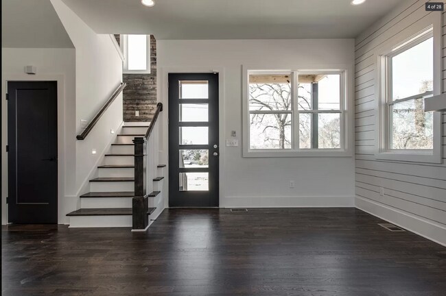 Building Photo - 2 bd/2 bth. Fiber Internet included, gated...