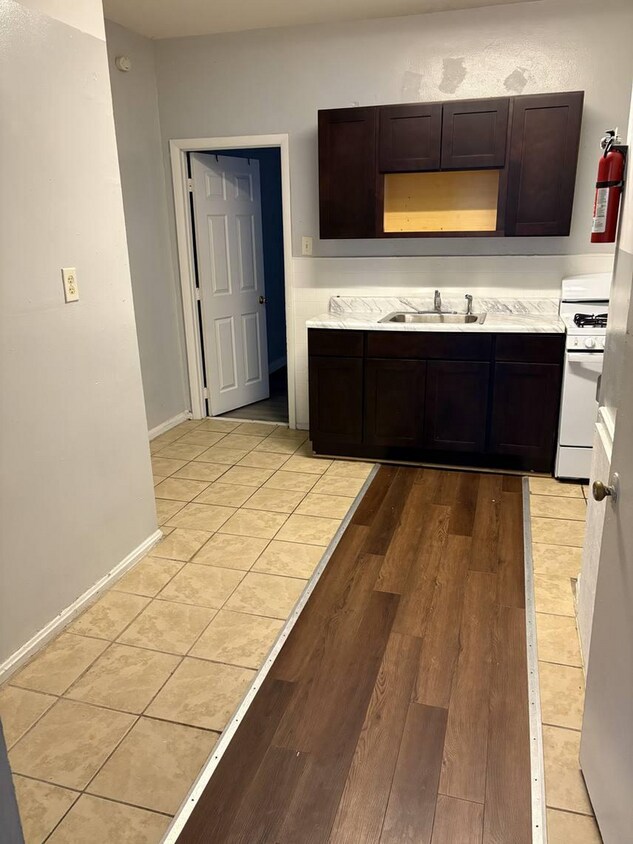 Photo - Akings - 5133 Irving St