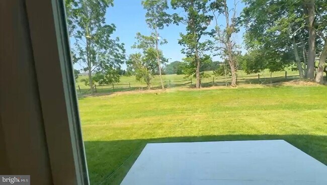 Building Photo - 424 Abigail Ave