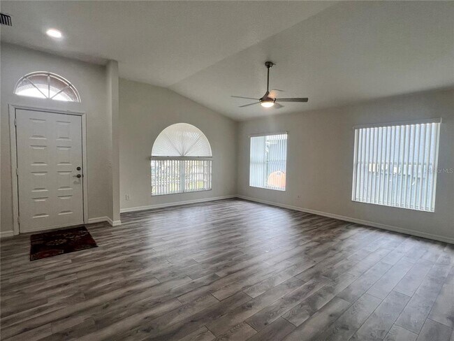 Foto del edificio - 526 Cypress View Dr