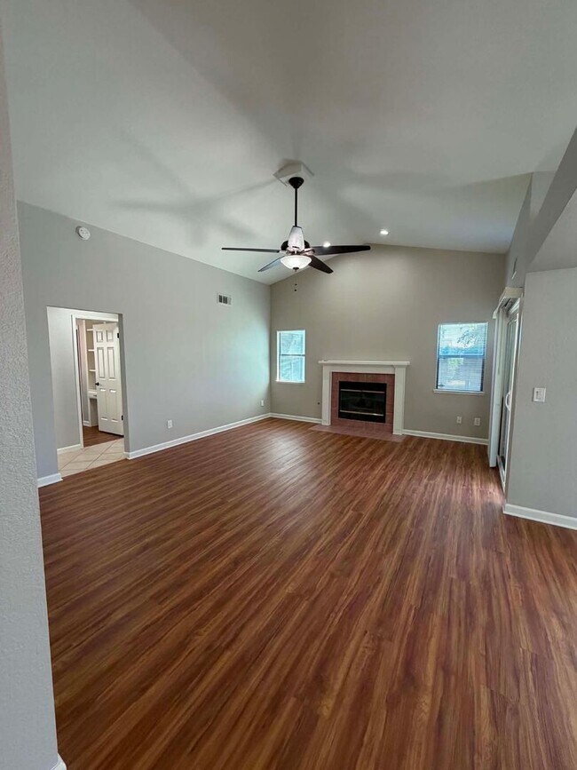 Foto del edificio - Beautifully Updated 3 Bedroom Home