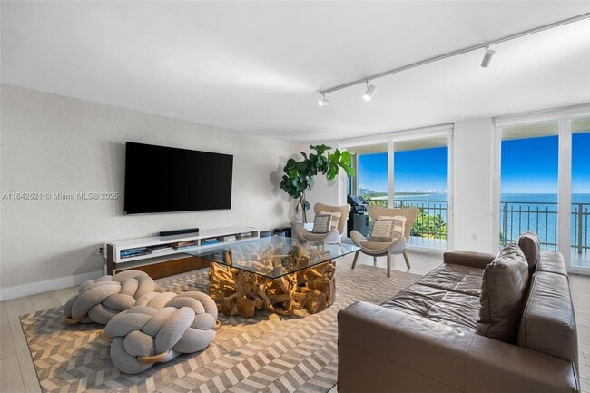 Foto del edificio - 600 Grapetree Dr