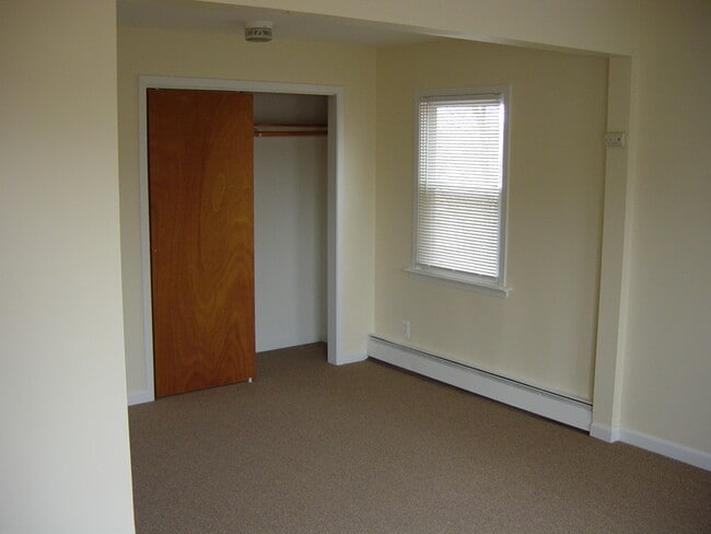 Building Photo - 247 Smith Rd