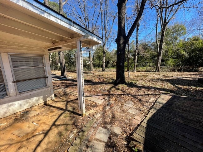 Foto del edificio - ** 4 bedrooms, 2 bath Located off Atlanta Hwy ** Call 334-366-9198 to schedule a self tour