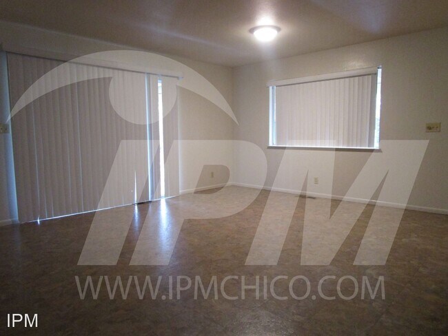 Foto del edificio - 3 br, 2 bath House - 988 Forest Ave