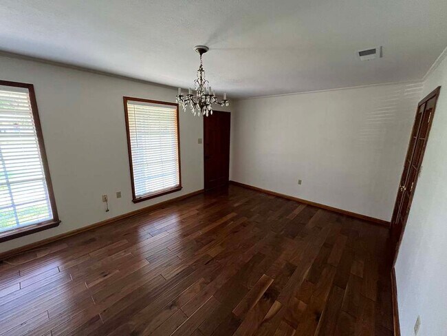 Foto del edificio - Baker's Historic Buffwood Subdivision, 3 bedroom, 2 bath home loaded with amenities