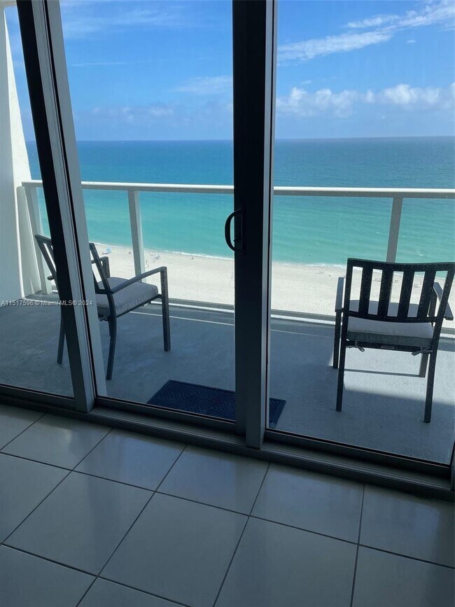 Foto del edificio - 5701 Collins Ave