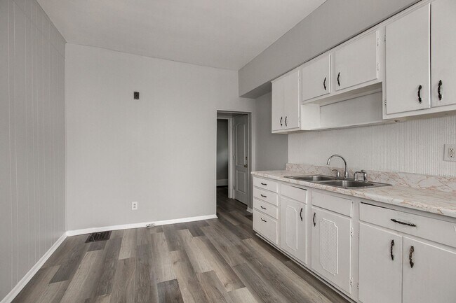Foto del edificio - 3910 Carlyle Ave