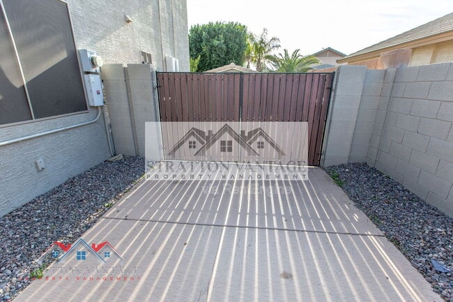 Foto del edificio - 16627 W McKinley St