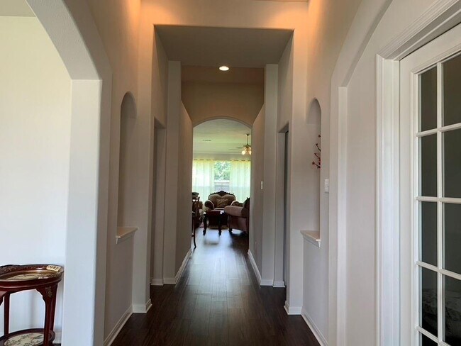 Foto del edificio - 18326 Hollow Branch Ct