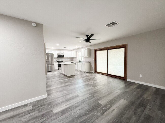 Foto del edificio - Newly Remodeled Home with Modern Upgrades