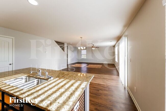 Building Photo - 108 Rosegate Dr