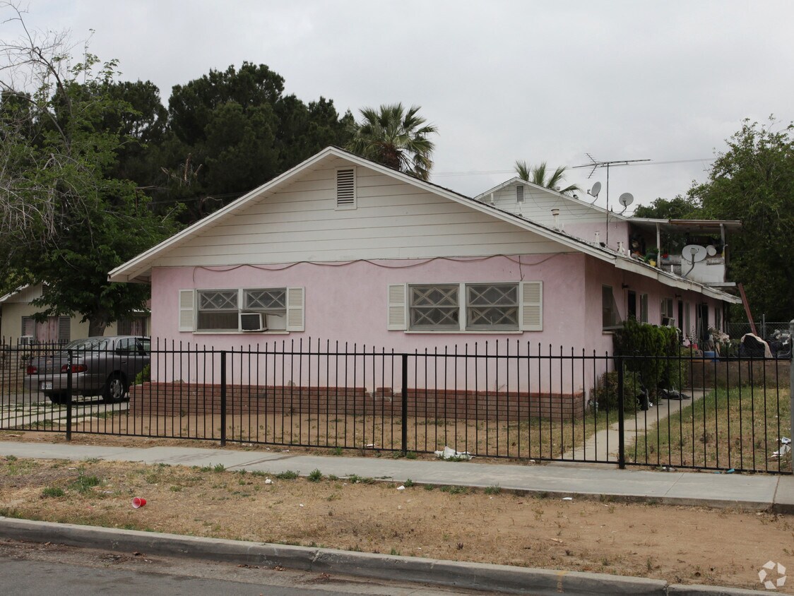 Building Photo - 1855 Loma Vista St