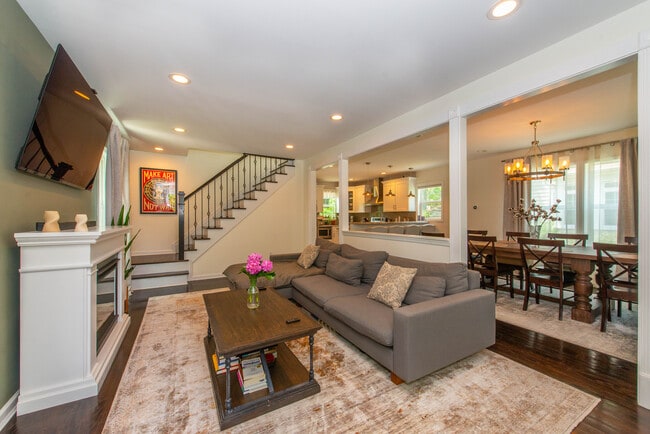 Building Photo - 247 Airmount Ave