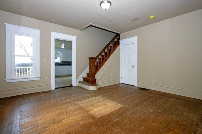 Building Photo - Three bedroom duplex