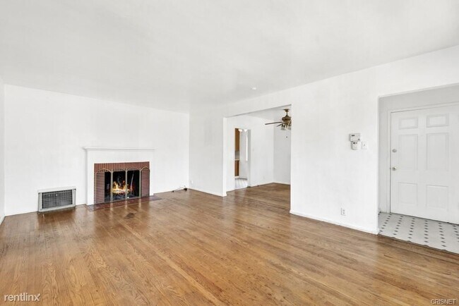 Foto del edificio - 5 br, 3 bath House - 6612 Saloma Ave