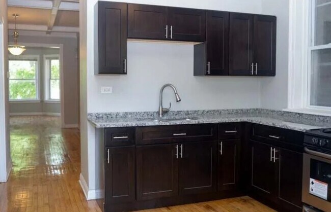 Kitchen - 4245 W Monroe St
