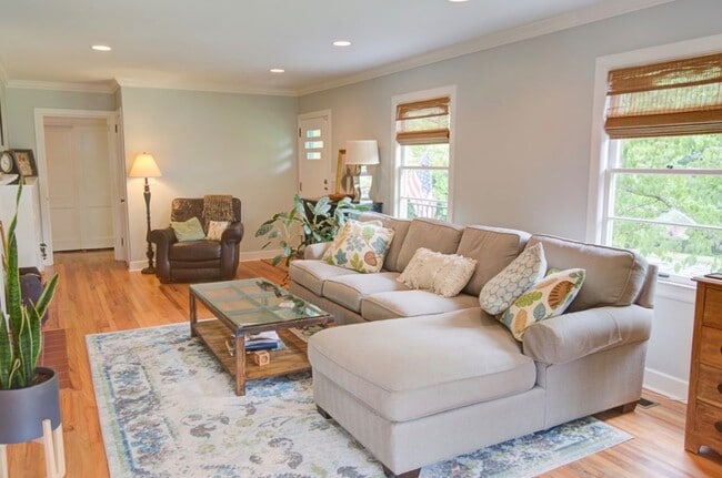 Foto del edificio - 650 Auburn Dr