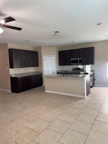 Foto del edificio - 142 Canales Cir