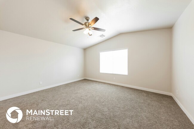 Building Photo - 5607 S 16th Dr