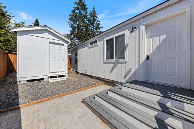 Building Photo - Updated Duplex