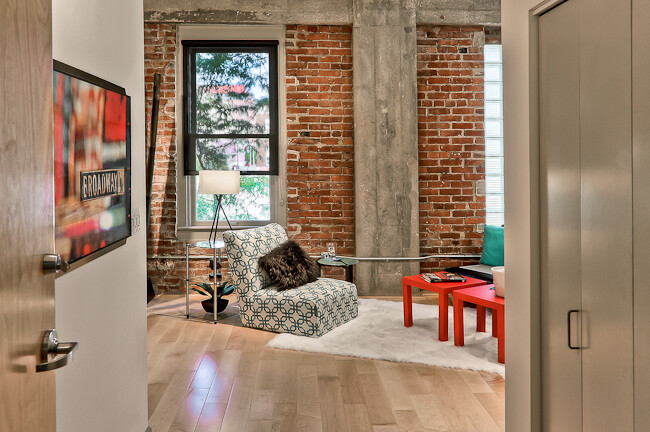 Building Photo - Joslyn Loft