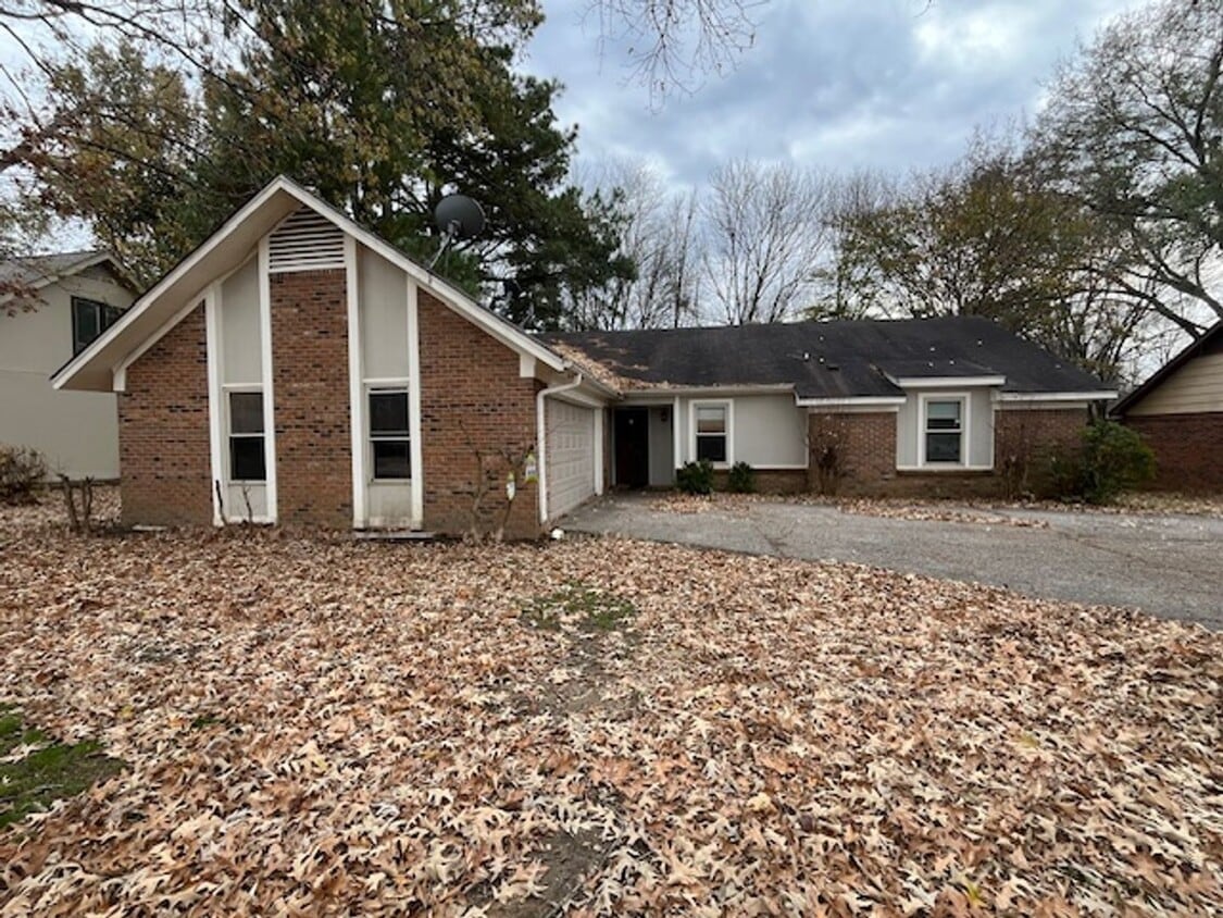 Primary Photo - Renovated 3 Bedroom 2 Bath Home with 2 Car Garage for Rent!!