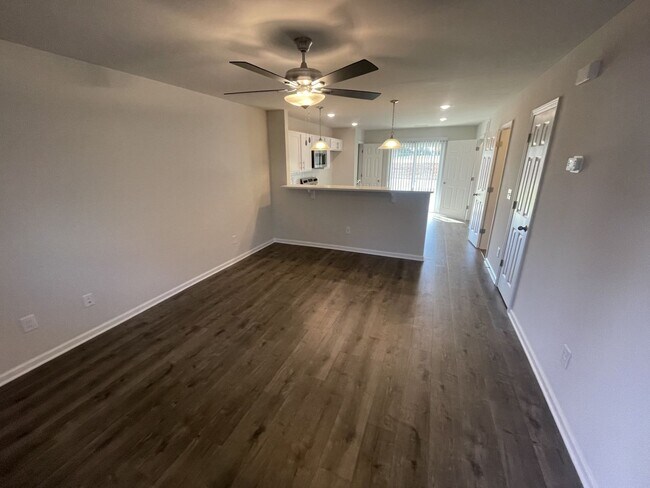 Foto del edificio - 1005 Peony Ln