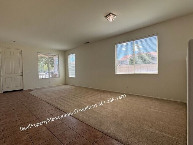 Foto del edificio - Spaciouse 4 Bed- 3 full Bath + plus Loft Home