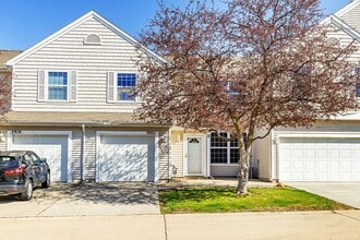 Building Photo - 3921 NE Gardenia Ln